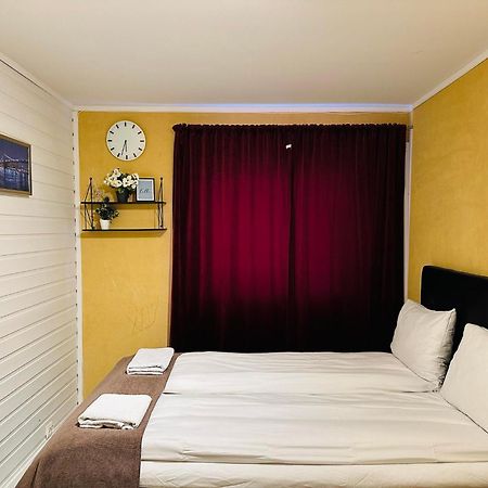 Miracle Tromso, Cozy Double Bed Private Room In A Shared Apartment With Stunning Tromso Views Екстер'єр фото